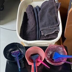 20 hair Towels and tint brushes and bowls